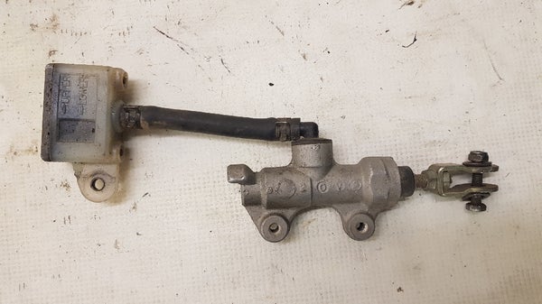 Rr. Master Cylinder Assy (Yamaha YZF250 2001) 5JG-2583V-00-00