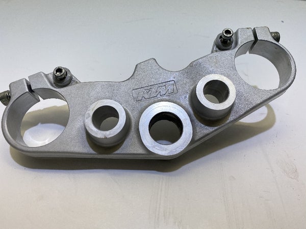 T-pala ylempi (KTM DUKE WHITE Abs 2013) 90101034035