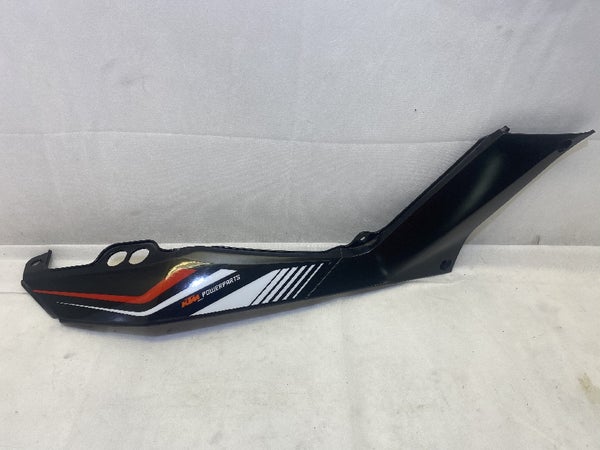 SIDE COVER R/S TOP (KTM DUKE WHITE Abs 2013) 9010804200047