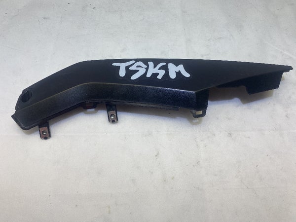 SIDE COVER BOTTOM R/S (KTM DUKE WHITE Abs 2013) 90108044000