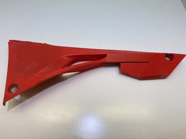 Sivukate vasen taka (HONDA CRF450R 2019)  17232-MKE-A00ZA